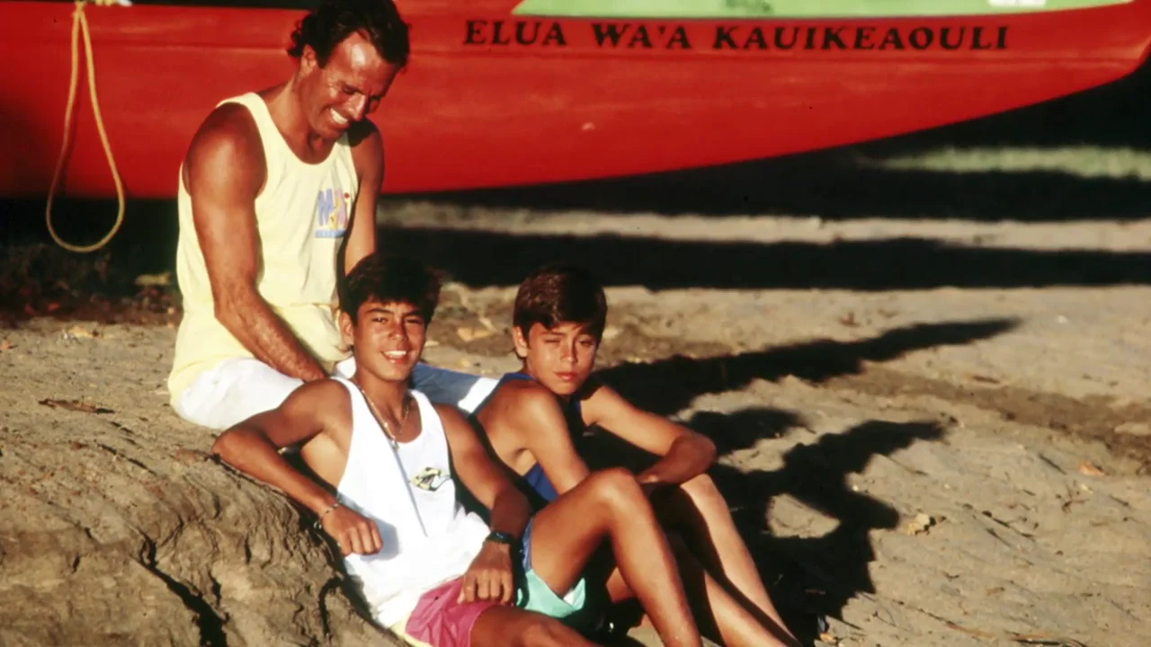 ¿Por qué Julio Iglesias se lleva mejor con Julio José que con Enrique? Rosa Villacastín desvela la verdadera relación con sus hijos ¿Por qué Julio Iglesias se lleva mejor con Julio José que con Enrique? Rosa Villacastín desvela la verdadera relación con sus hijos