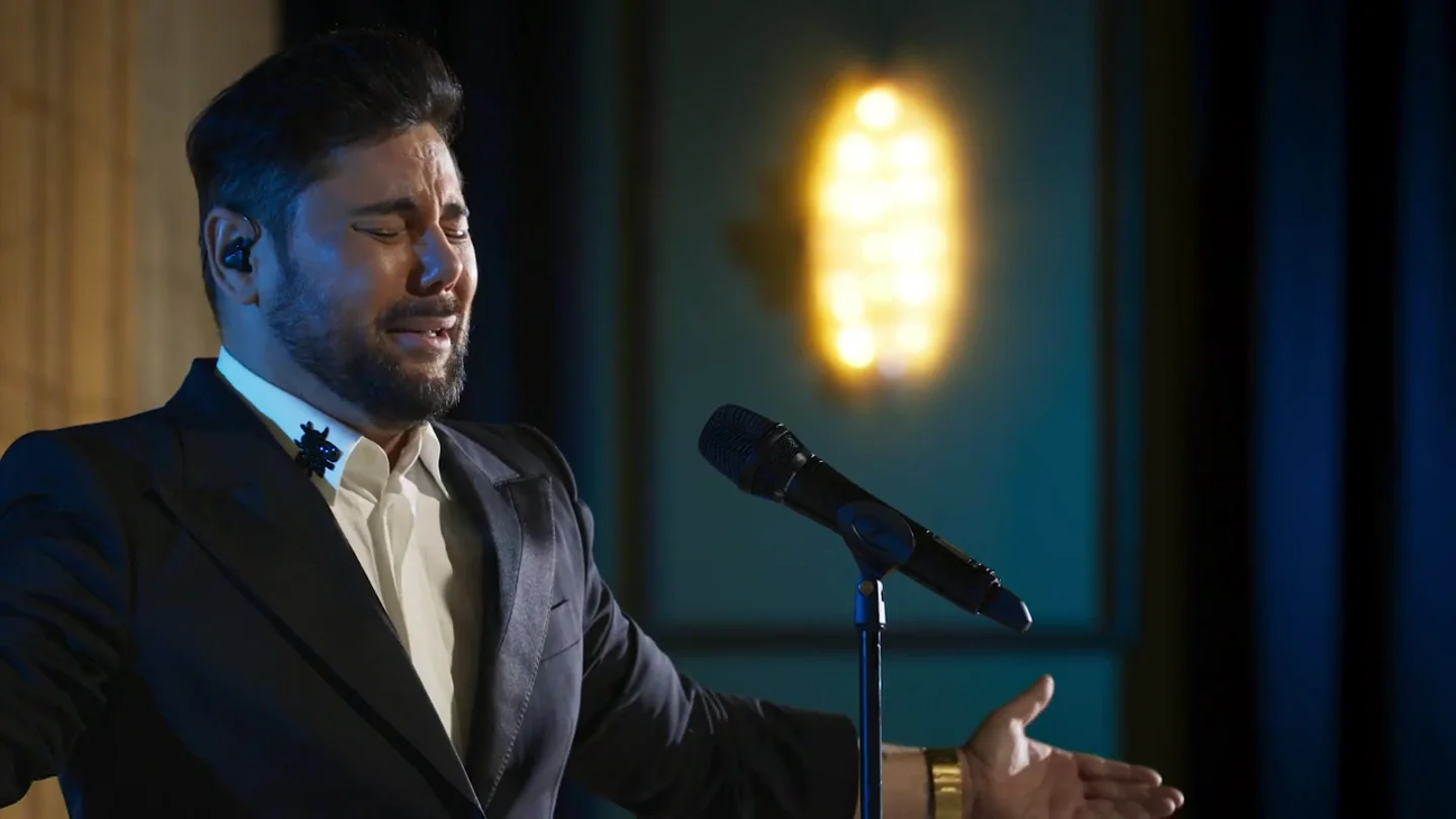La actuación de Miguel Poveda en homenaje a Julio Iglesias cantante 'Hey!' La actuación de Miguel Poveda en homenaje a Julio Iglesias cantante 'Hey!'