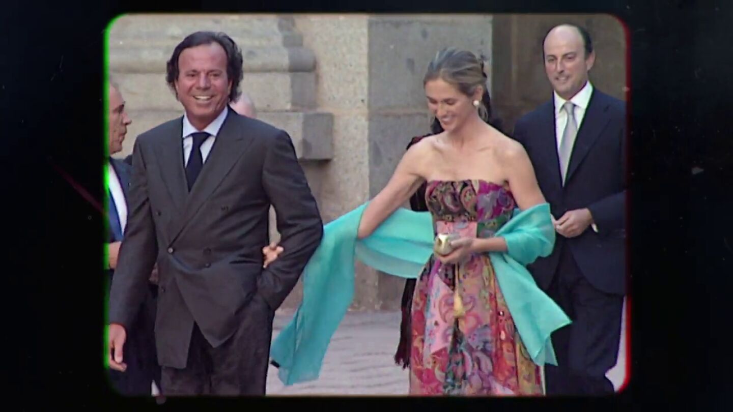 C&oacute;mo fue la boda por sorpresa de Julio Iglesias y Miranda tras 20 a&ntilde;os juntos: el cura que les caso cuenta los entresijos