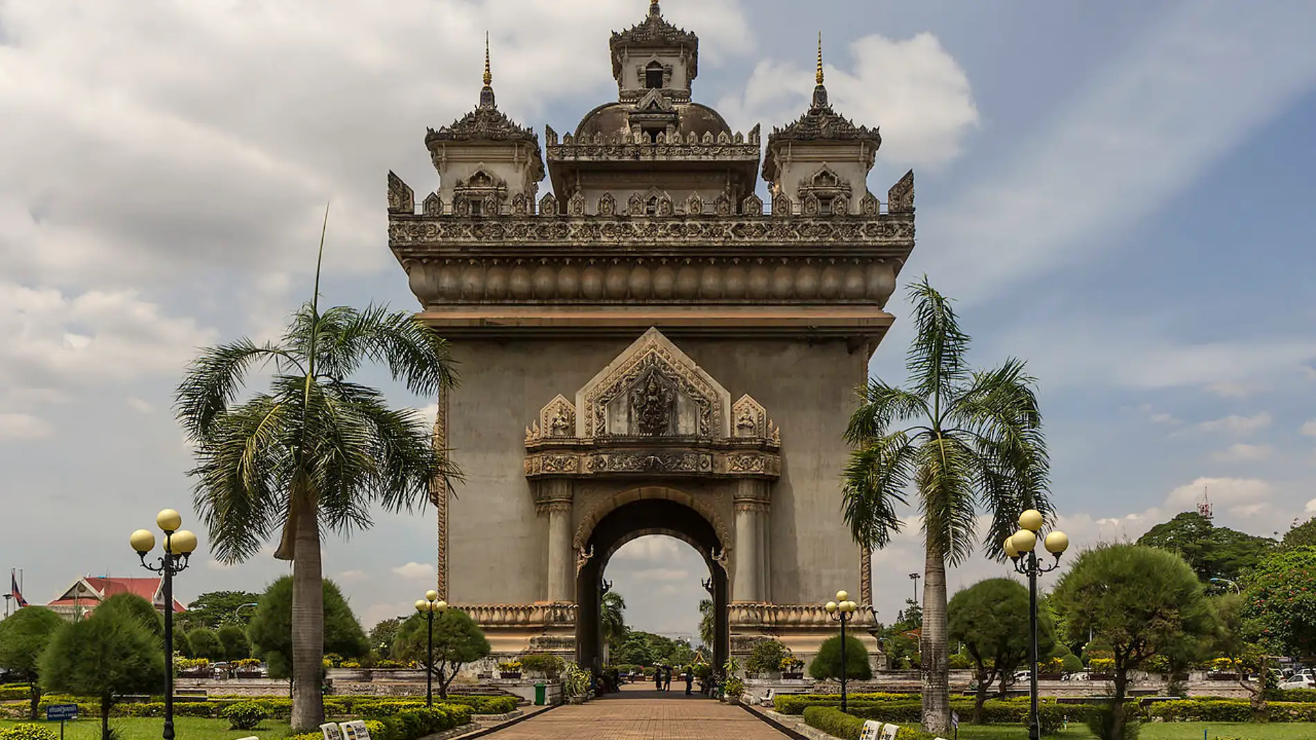 Monumento de Patuxai de Vientián: ¿qué significa su nombre y por qué se erigió?