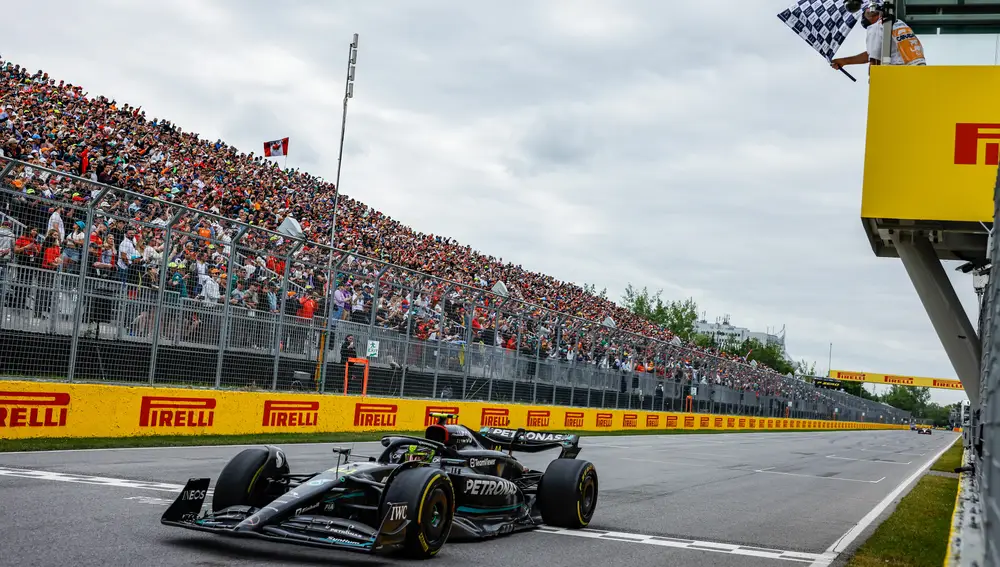 Hamilton cruzando la meta en el GP de Canadá 