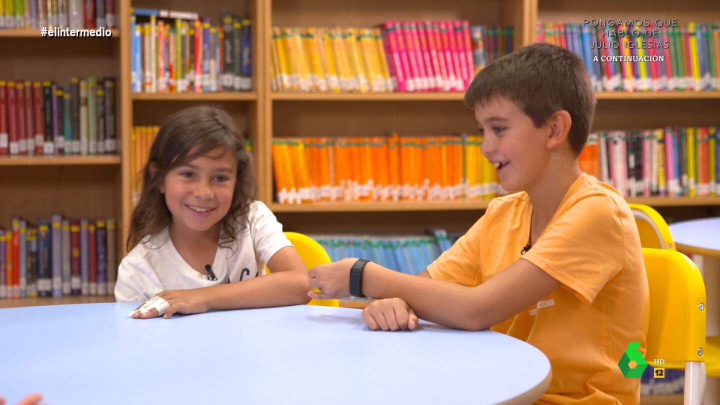 &iquest;En qu&eacute; se diferencia un amigo de un compa&ntilde;ero de clase? &iquest;Es mejor un solo mejor amigo o 25 amigos? Los ni&ntilde;os de un colegio conversan con Thais Villas sobre estas y otras cuestiones relacionadas con la amistad en este v&iacute;deo de El Intermedio.