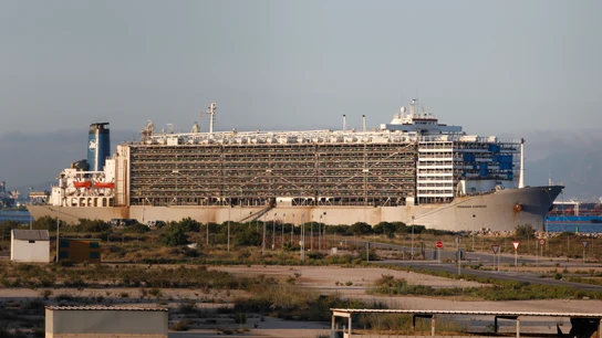 El buque Mawashi Express, atracado en el muelle de Crinavis, en San Roque (Cádiz) El buque Mawashi Express, atracado en el muelle de Crinavis, en San Roque (Cádiz)