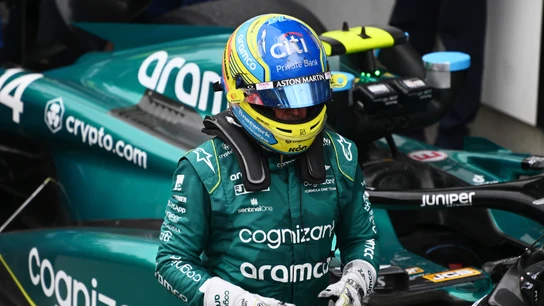 Fernando Alonso y su Aston Martin F1 Fernando Alonso y su Aston Martin F1