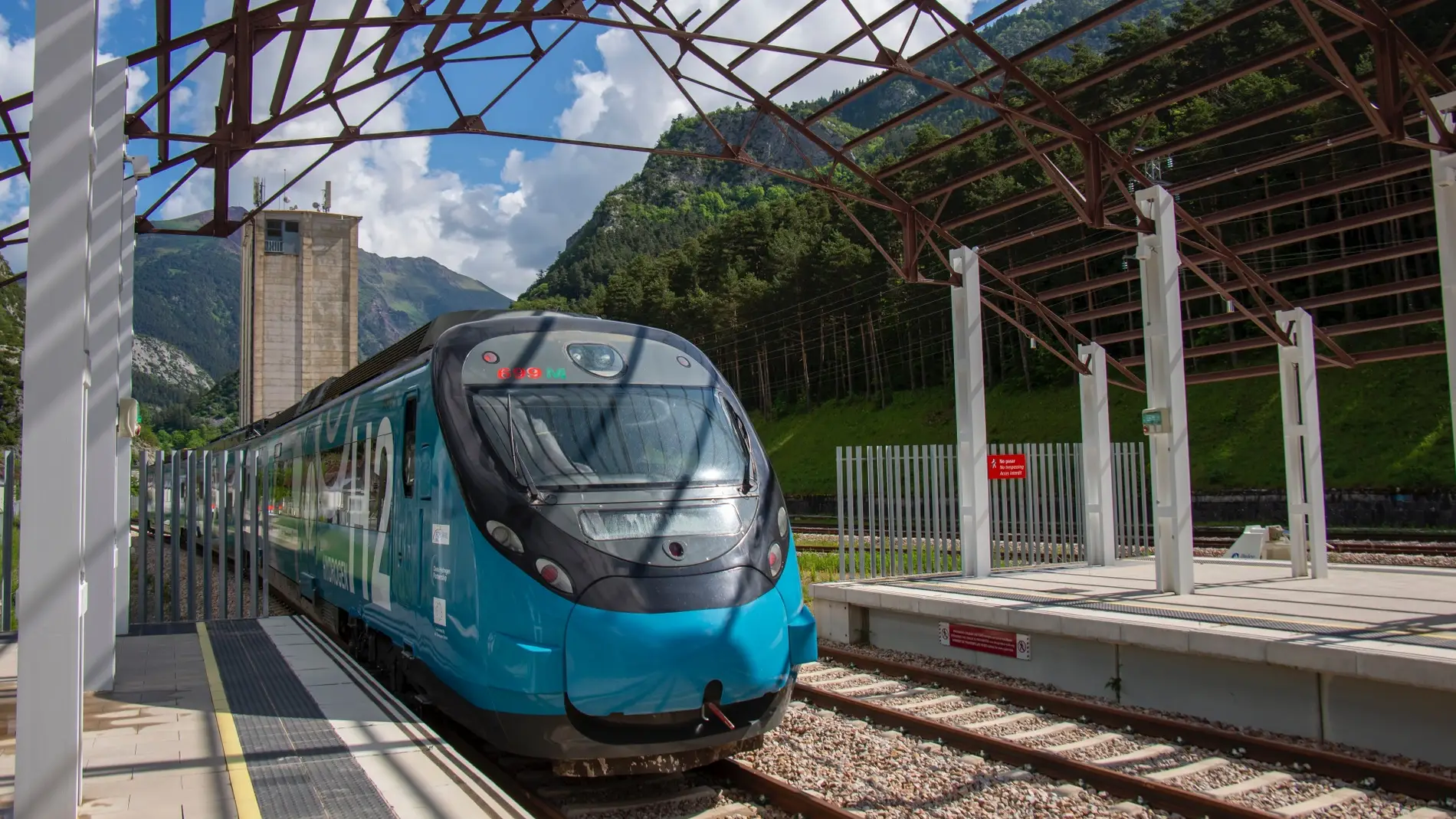 Este tren, con pila de hidrógeno de Toyota, te llevará pronto de Zaragoza a los Pirineos