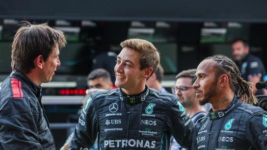 Toto Wolff, George Russell y Lewis Hamilton Toto Wolff, George Russell y Lewis Hamilton