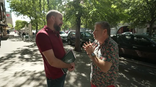 Un camarero, despedido por una reseña negativa, destapa la política del restaurante: "Un chupito a cambio de una reseña" Un camarero, despedido por una reseña negativa, destapa la política del restaurante: "Un chupito a cambio de una reseña"