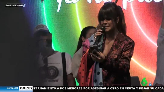 Vanesa Martín canta por primera vez su canción dedicada al Orgullo en el pregón de Sevilla: "Celebrando con orgullo" Vanesa Martín canta por primera vez su canción dedicada al Orgullo en el pregón de Sevilla: "Celebrando con orgullo"