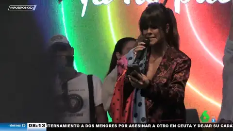 Vanesa Martín canta por primera vez su canción dedicada al Orgullo en el pregón de Sevilla: "Celebrando con orgullo"