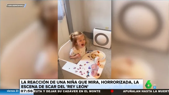 La macabra risa de una niña cuando ve por primera vez la escena de la muerte de Mufasa en El Rey León La macabra risa de una niña cuando ve por primera vez la escena de la muerte de Mufasa en El Rey León