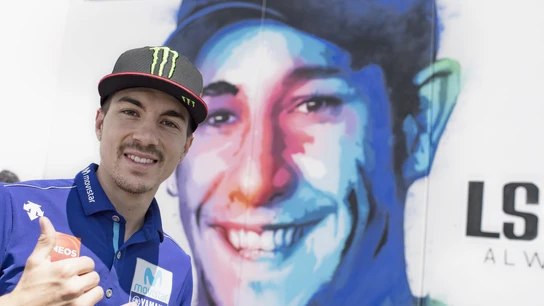 Maverick Viñales, en un mural dedicado a Luis Salom Maverick Viñales, en un mural dedicado a Luis Salom