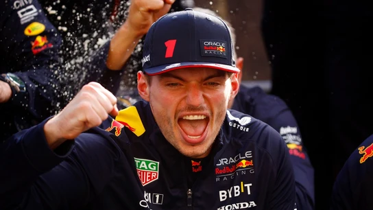 Max Verstappen celebra una victoria Max Verstappen celebra una victoria