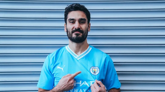 Ilkay Gündogan, con la nueva camiseta del Manchester City Ilkay Gündogan, con la nueva camiseta del Manchester City