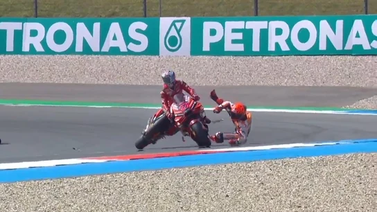 La caída de Marc Márquez en la clasificación de Assen La caída de Marc Márquez en la clasificación de Assen