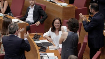 La diputada de Vox Llanos Massó ha sido elegida este lunes presidenta de Les Corts Valencianes con el respaldo de 53 votos, que se corresponden con los 40 diputados que tiene el PP en el hemiciclo y los 13 del grupo Vox.