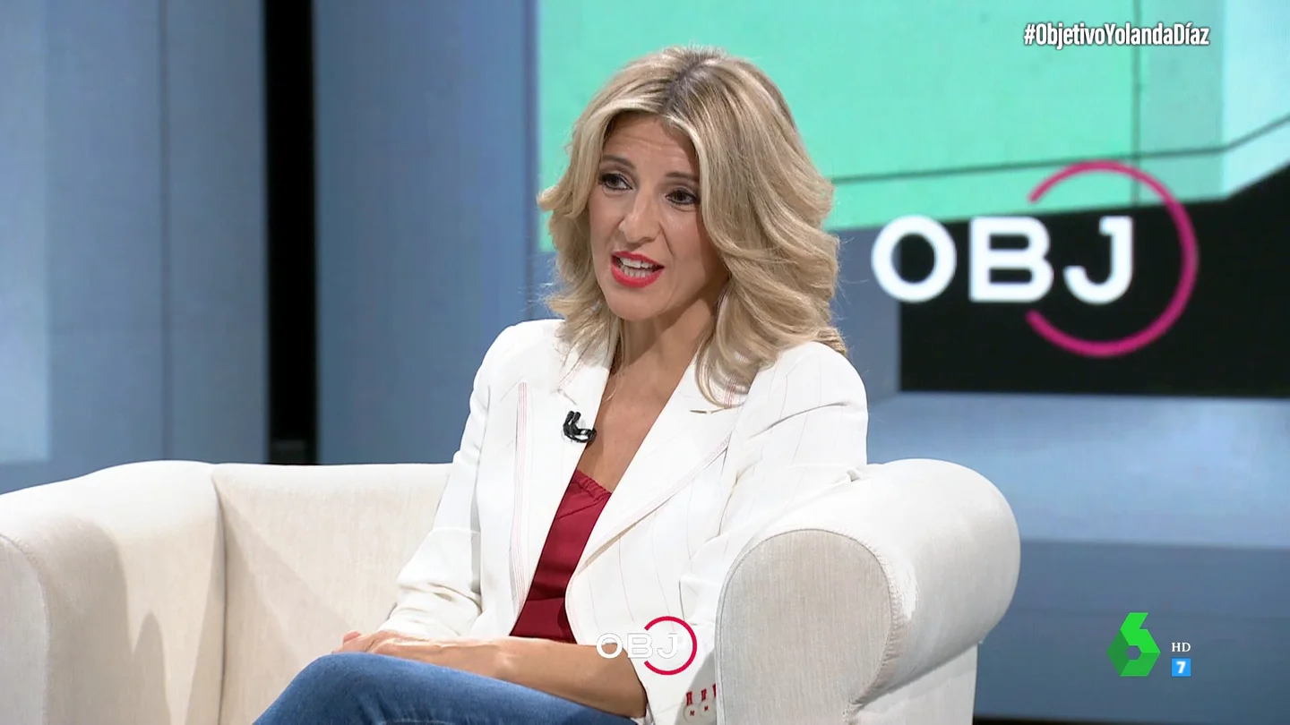 Yolanda Díaz responde a la pregunta de Ana Pastor: ¿Por qué cree que la gente debe votar a Sumar? Yolanda Díaz asegura en su entrevista con Ana Pastor que Sumar en estas elecciones generales "es la fuerza que irrumpe como novedad" y que en esta formación política cuenta con "las mejores profesionales de nuestro país".