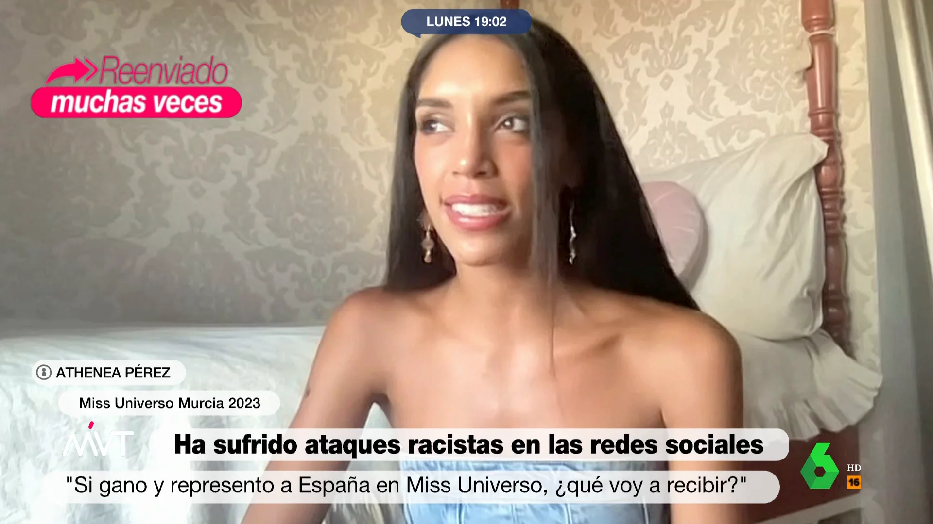 "Si gano y represento a España en Miss Universo, ¿qué voy a recibir?", se pregunta Atenea Pérez, que en un vídeo ha denunciado los comentarios racistas que le han llegado tras su designación como candidata de Murcia a este certamen.