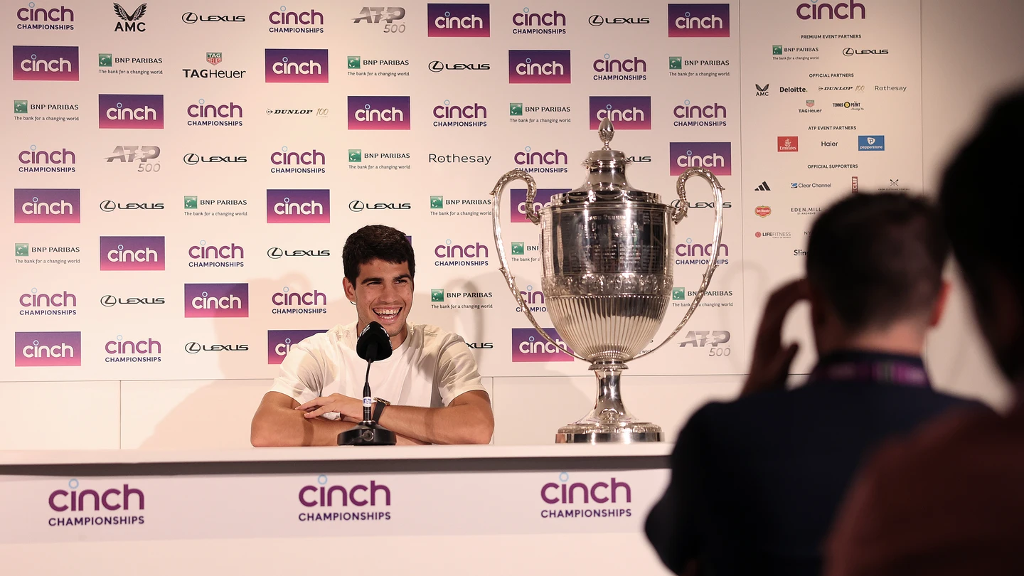 Alcaraz abre las puertas del tenis a Arabia Saudí: "No tengo dudas de que jugaré allí en el futuro" Alcaraz abre las puertas del tenis a Arabia Saudí: "No tengo dudas de que jugaré allí en el futuro"