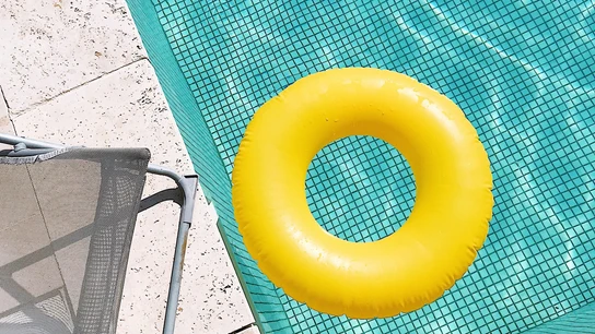 Imagen de archivo de una piscina. Imagen de archivo de una piscina.