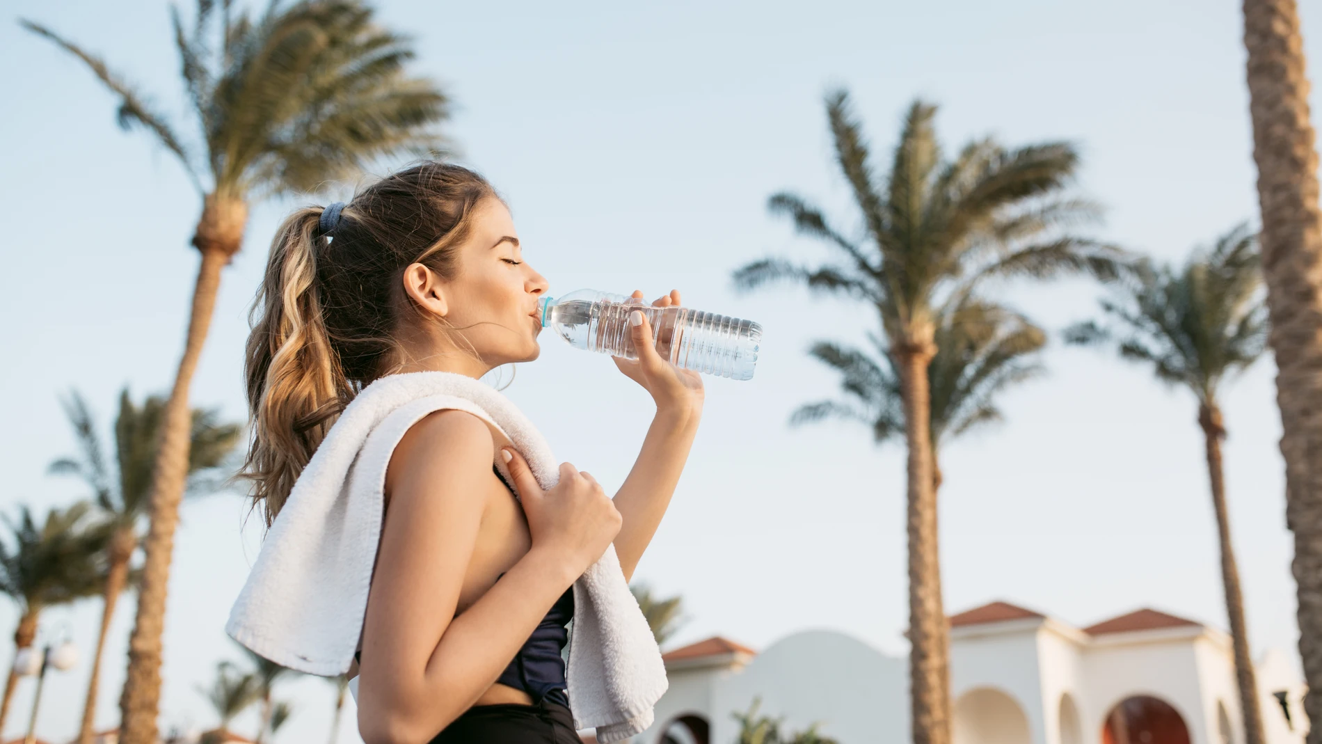 Esto es lo que debes beber durante el ejercicio: &quot;un 2% de pérdida de agua corporal puede suponer un 20% menos del rendimiento&quot;