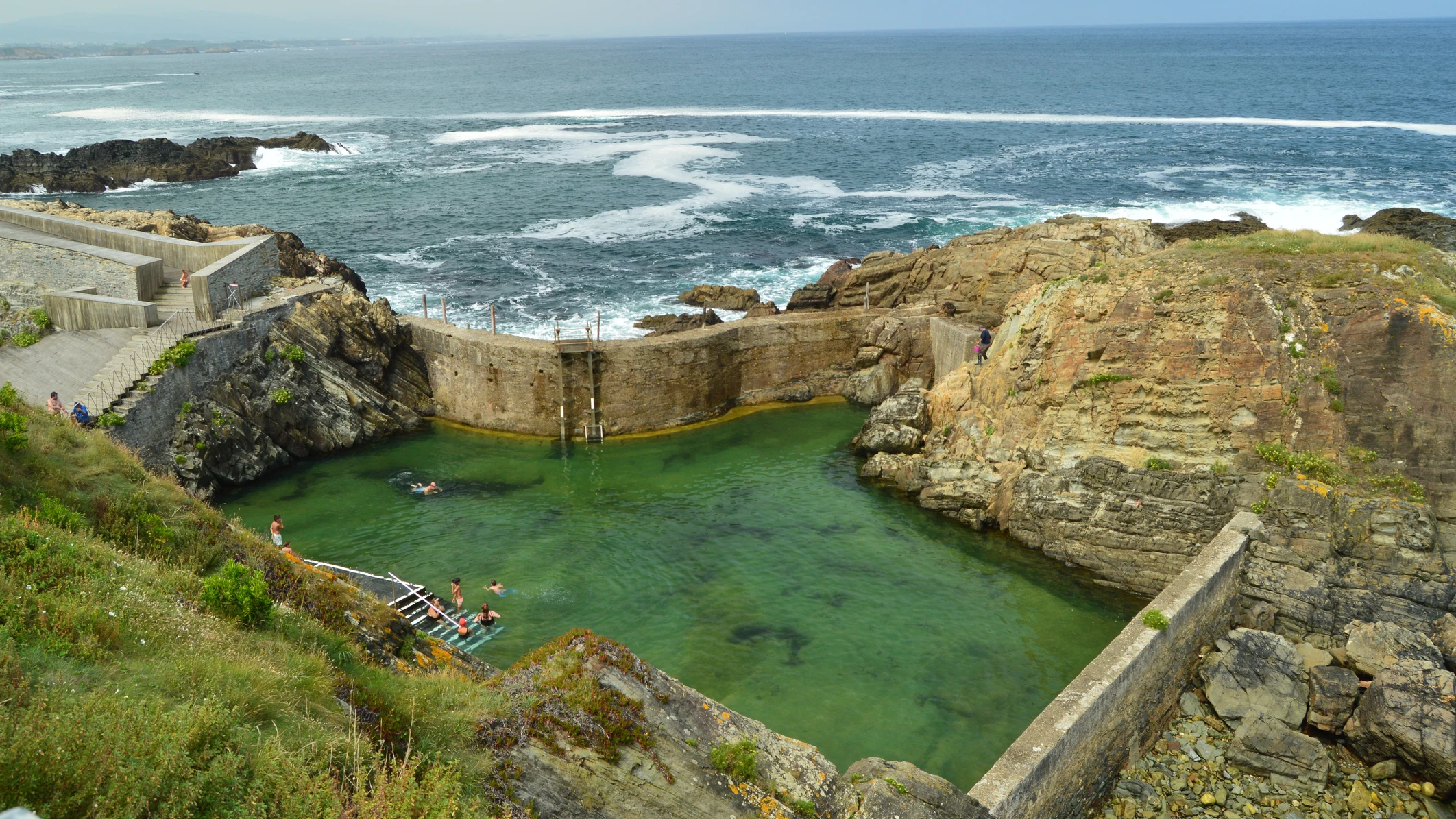 Piscina natural de Tapia de Casariego, en Asturias Piscina natural de Tapia de Casariego, en Asturias