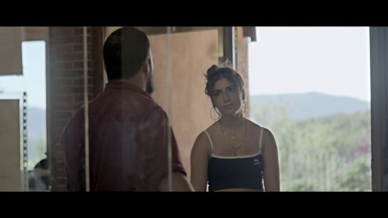 Laura, una joven con una grave adicci&oacute;n a las redes sociales y al tel&eacute;fono m&oacute;vil, ingresa en una escuela terap&eacute;utica para tratarle su problema. "Me qued&eacute; un poco impactada, porque lo veo un poquito c&aacute;rcel", afirma en este v&iacute;deo.