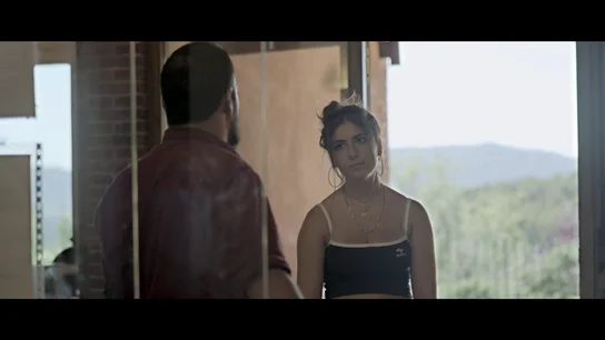 La reacción de una adicta al móvil cuando le dicen que no va a poder tenerlo en un mes Laura, una joven con una grave adicción a las redes sociales y al teléfono móvil, ingresa en una escuela terapéutica para tratarle su problema. "Me quedé un poco impactada, porque lo veo un poquito cárcel", afirma en este vídeo.