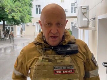 Wagner’s boss dies when the plane he was traveling in crashes north of Moscow