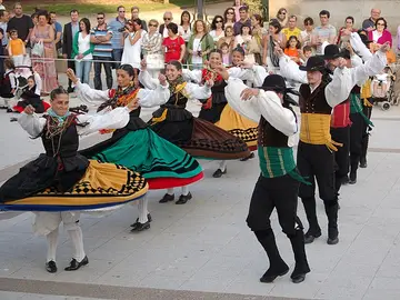 La vuelta a España a través de sus bailes regionales
