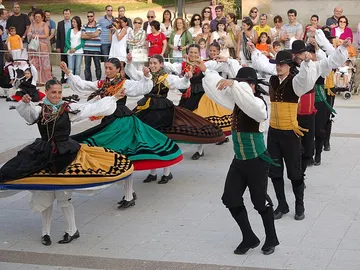 La vuelta a España a través de sus bailes regionales La vuelta a España a través de sus bailes regionales