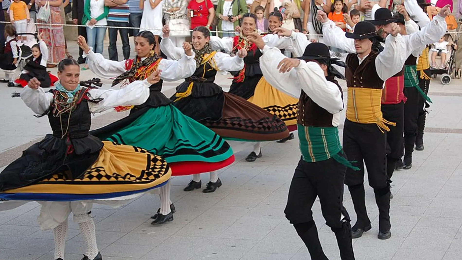 La vuelta a España a través de sus bailes regionales
