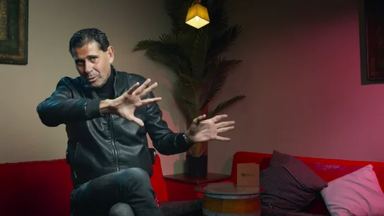Fernando Hierro desvela el día que Dioni eclipsó a los futbolistas del Madrid con los fans: "Tuvimos que explicar a Mcmanaman quién era" Fernando Hierro desvela el día que Dioni eclipsó a los futbolistas del Madrid con los fans: "Tuvimos que explicar a Mcmanaman quién era"
