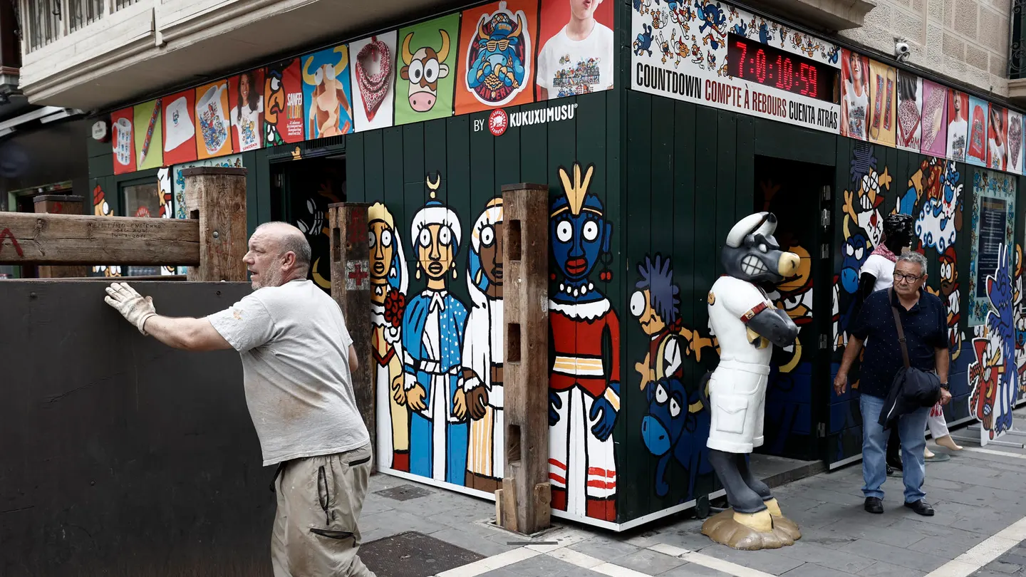 Estos son los 16 carteles de las peñas de San Fermín Estos son los 16 carteles de las peñas de San Fermín