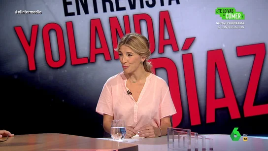 La respuesta de Yolanda Díaz a Wyoming sobre Feijóo: No sabe contar, tiene un problema con los números y los datos "El que no sabe dar datos ni números es Feijóo", afirma con humor Yolanda Díaz en su entrevista para El Intermedio donde Wyoming se atreve dándole un dato. El divertido momento, en este vídeo.