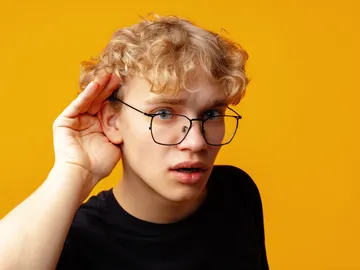 Escuchar con el oído Escuchar con el oído