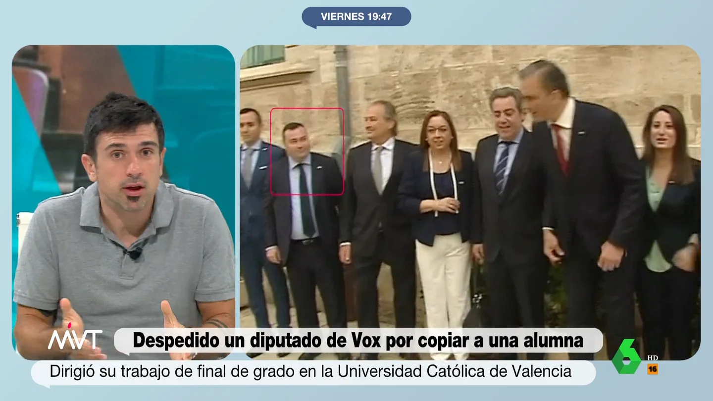 Ramón Espinar, tajante sobre la selección de personal de Vox "Está bien, porque en época electoral le estamos viendo las vergüenzas a Vox y está activando al electorado de izquierda", apunta Ramón Espinar, que en este vídeo analiza la condena a un diputado de Vox por plagiar el trabajo de su alumna.