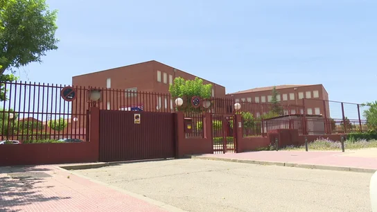 Denuncian agresiones sexuales a tres niñas de 14 años por un menor de 13 en un instituto de Madrid Denuncian agresiones sexuales a tres niñas de 14 años por un menor de 13 en un instituto de Madrid