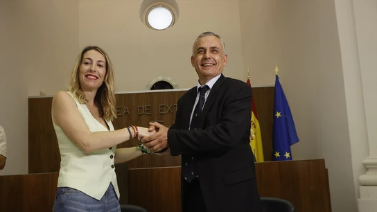 La presidenta del PP de Extremadura, María Guardiola y el portavoz de Vox en la Asamblea de Extremadura, Ángel Pelayo Gordillo La presidenta del PP de Extremadura, María Guardiola y el portavoz de Vox en la Asamblea de Extremadura, Ángel Pelayo Gordillo