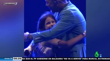 El emotivo mensaje de la hija de Alejandro Sanz al público en pleno concierto: "Gracias por querer a mi padre y apoyarlo"