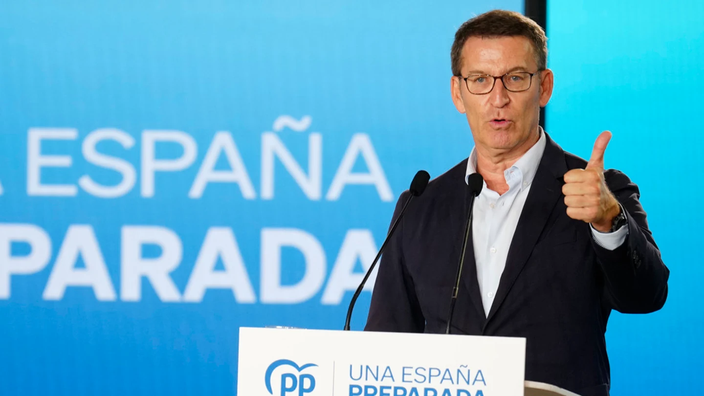 Alberto Núñez Feijóo Una encuesta vaticina una gran fuga de votos socialistas al PP el 23J