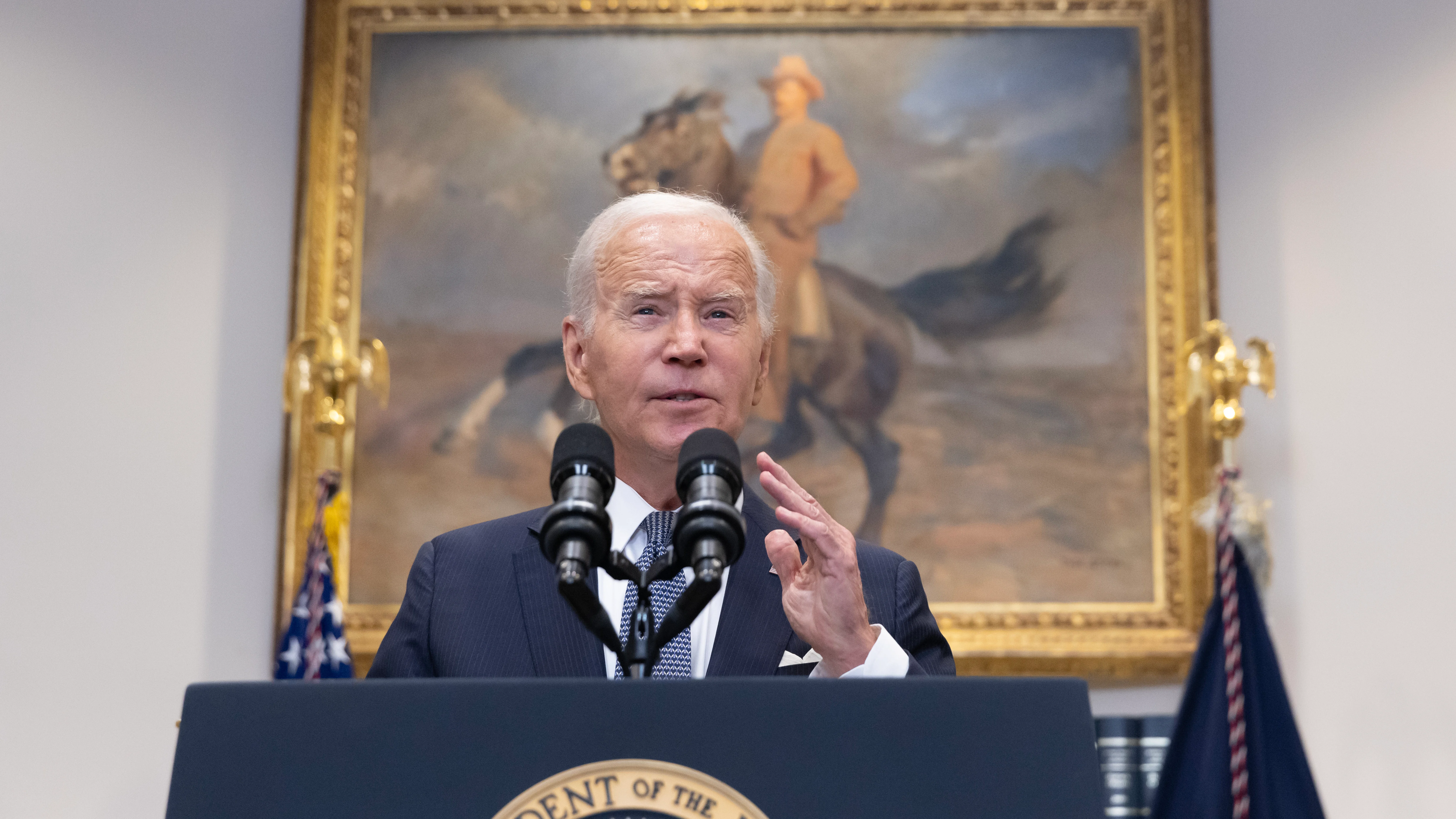 Biden anuncia una nueva 'hoja de ruta' para aliviar la deuda a los estudiantes universitarios en EEUU