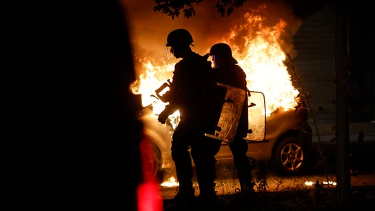 Policía antidisturbios en Estrasburgo, Francia, en una nueva noche de protestas por la muerte de Nahel a manos de la Policía Policía antidisturbios en Estrasburgo, Francia, en una nueva noche de protestas por la muerte de Nahel a manos de la Policía