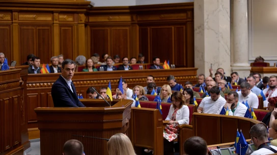 Sánchez promete apoyar a Ucrania "el tiempo que haga falta" y "sin importar el precio a pagar" Sánchez promete apoyar a Ucrania "el tiempo que haga falta" y "sin importar el precio a pagar"