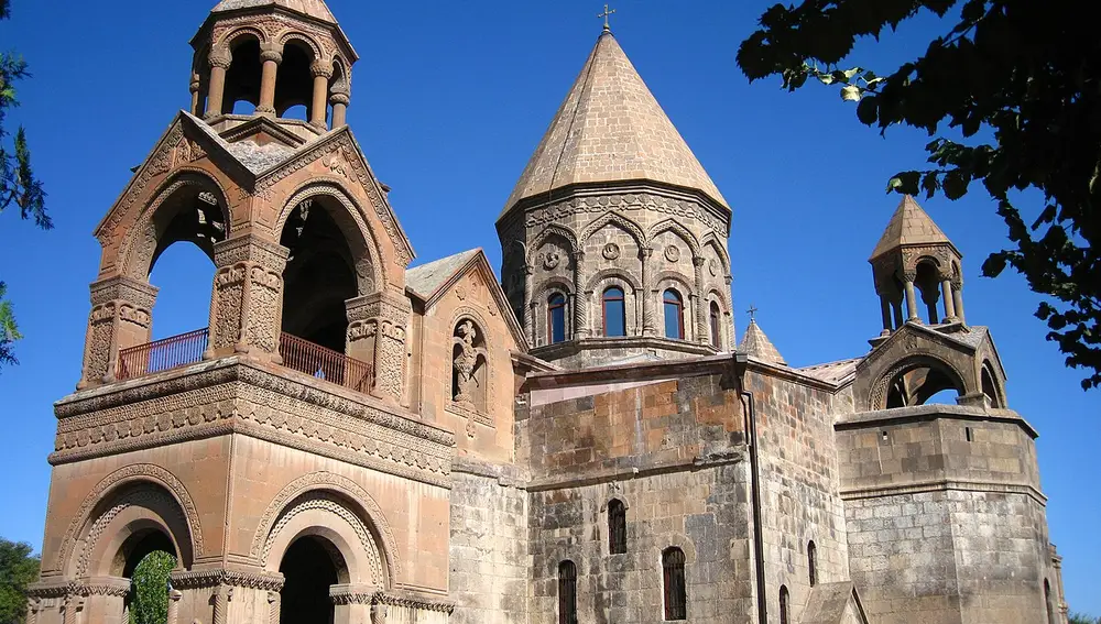 Catedral de Ejmiatsin, la iglesia más antigua y primera catedral del cristianismo