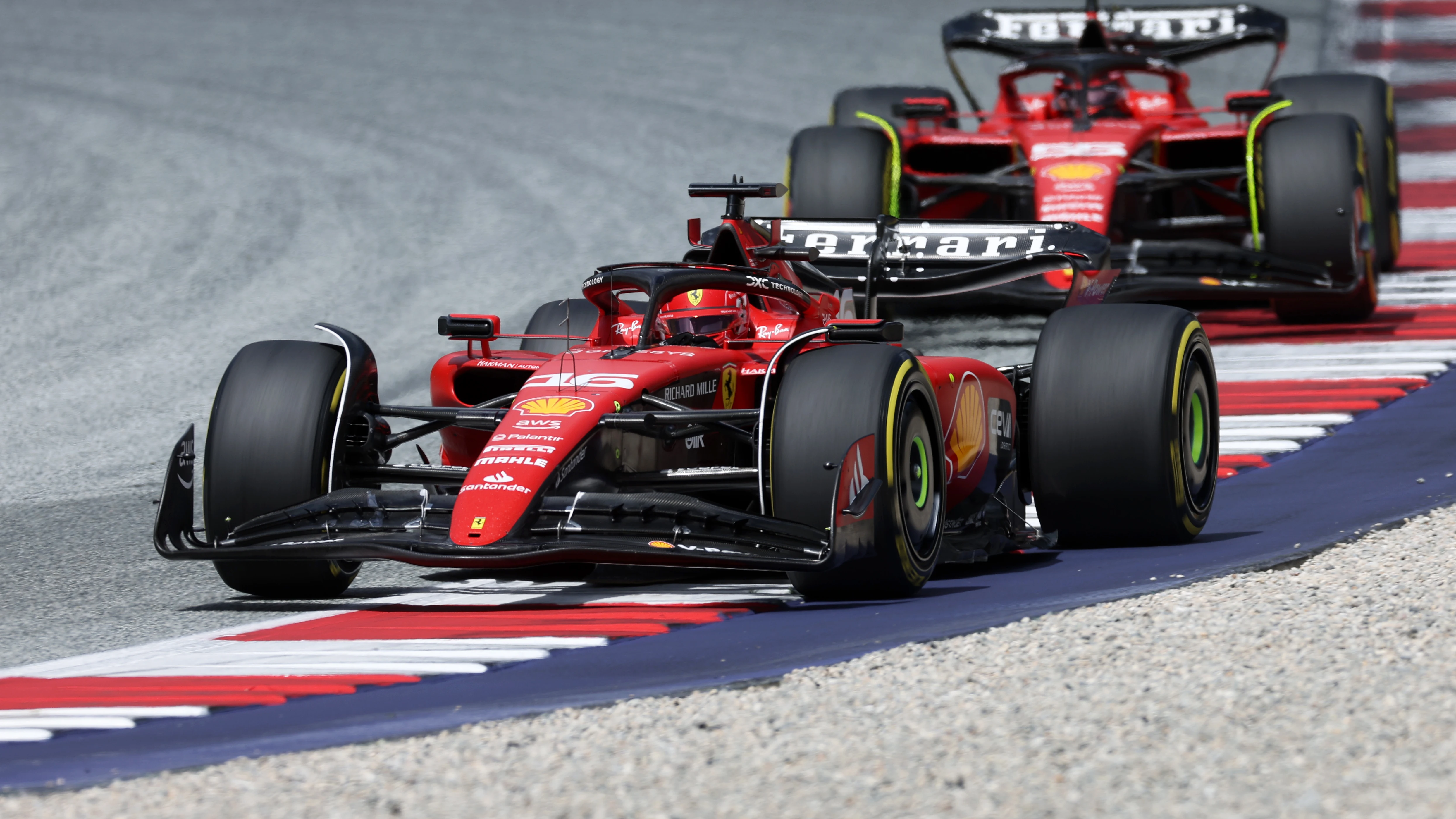 Charles Leclerc y Carlos Sainz