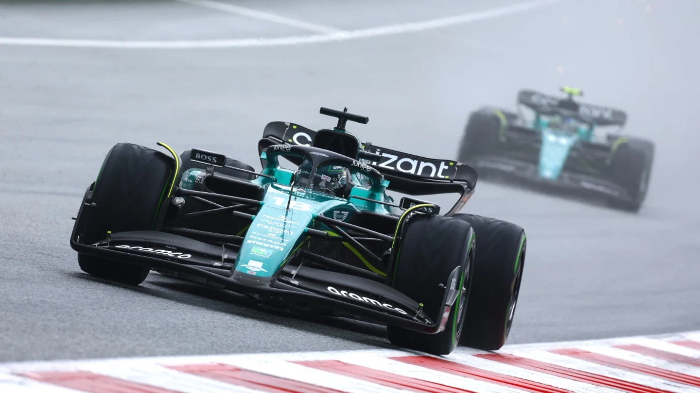 Fernando Alonso, tras Lance Stroll Fernando Alonso, tras Lance Stroll