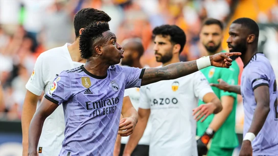 Vinicius denuncia insultos racistas en Mestalla Interior dará instrucciones a la Policía para parar un partido si hay actitudes racistas y evitar otro 'caso Vinicius'