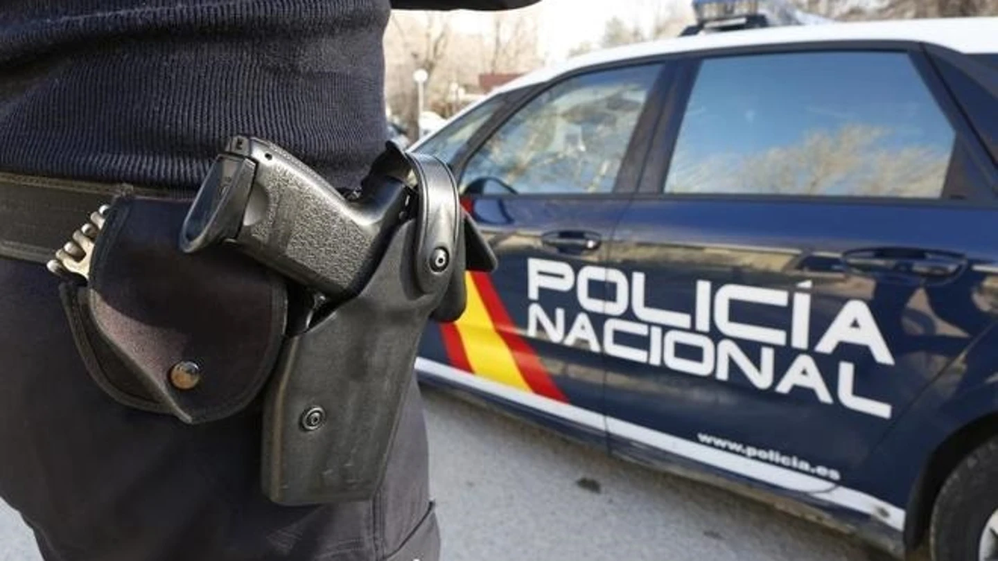 Un agente de la Policía Nacional Investigan la agresión sexual a tres alumnas de 14 años cometida por otro alumno en un instituto de Móstoles