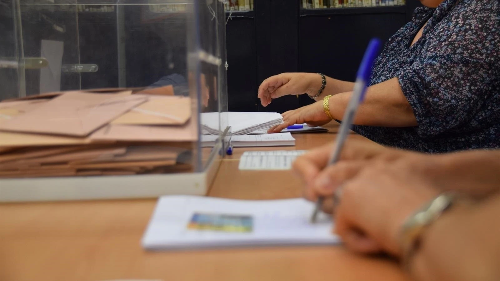 Imagen de archivo de una mesa electoral. 