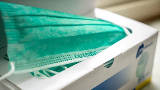 Imagen de archivo de mascarillas. Imagen de archivo de mascarillas.